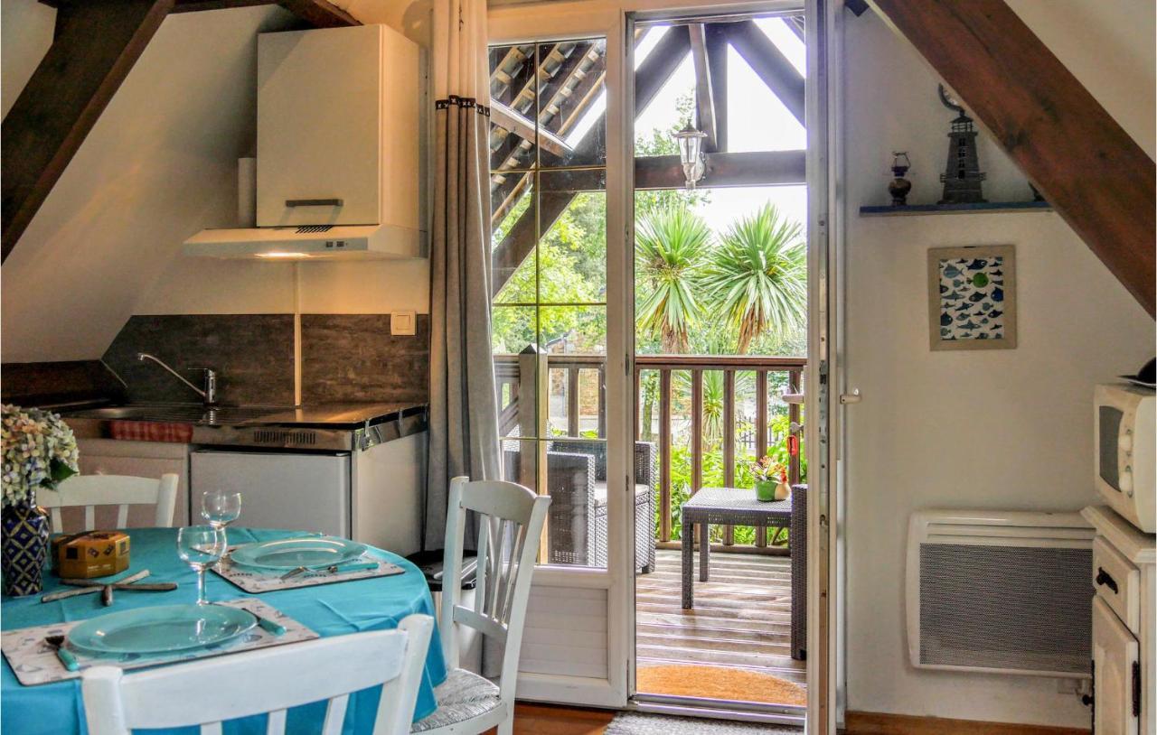 Awesome Apartment In Vasteville With Kitchenette Extérieur photo
