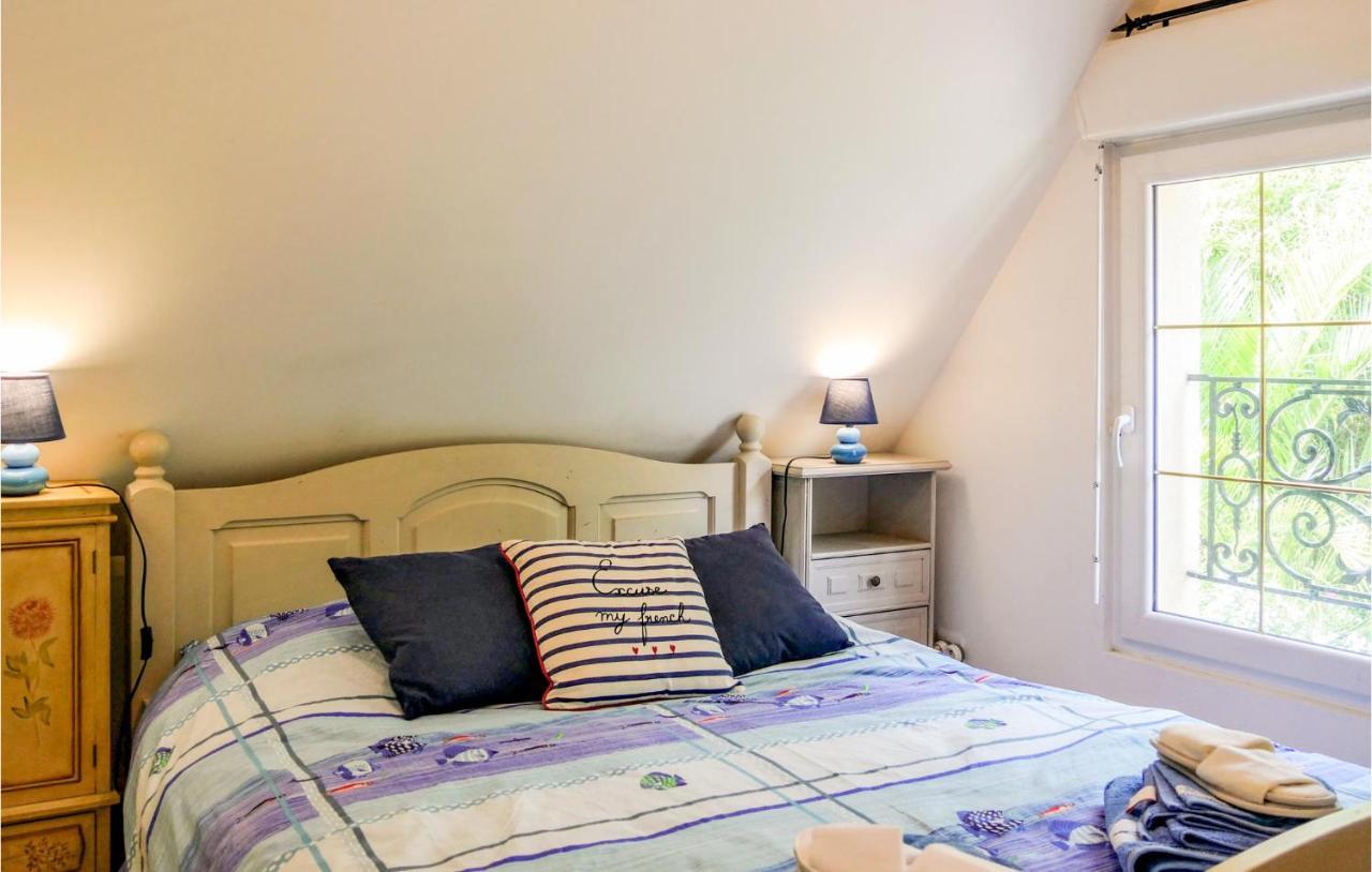 Awesome Apartment In Vasteville With Kitchenette Extérieur photo