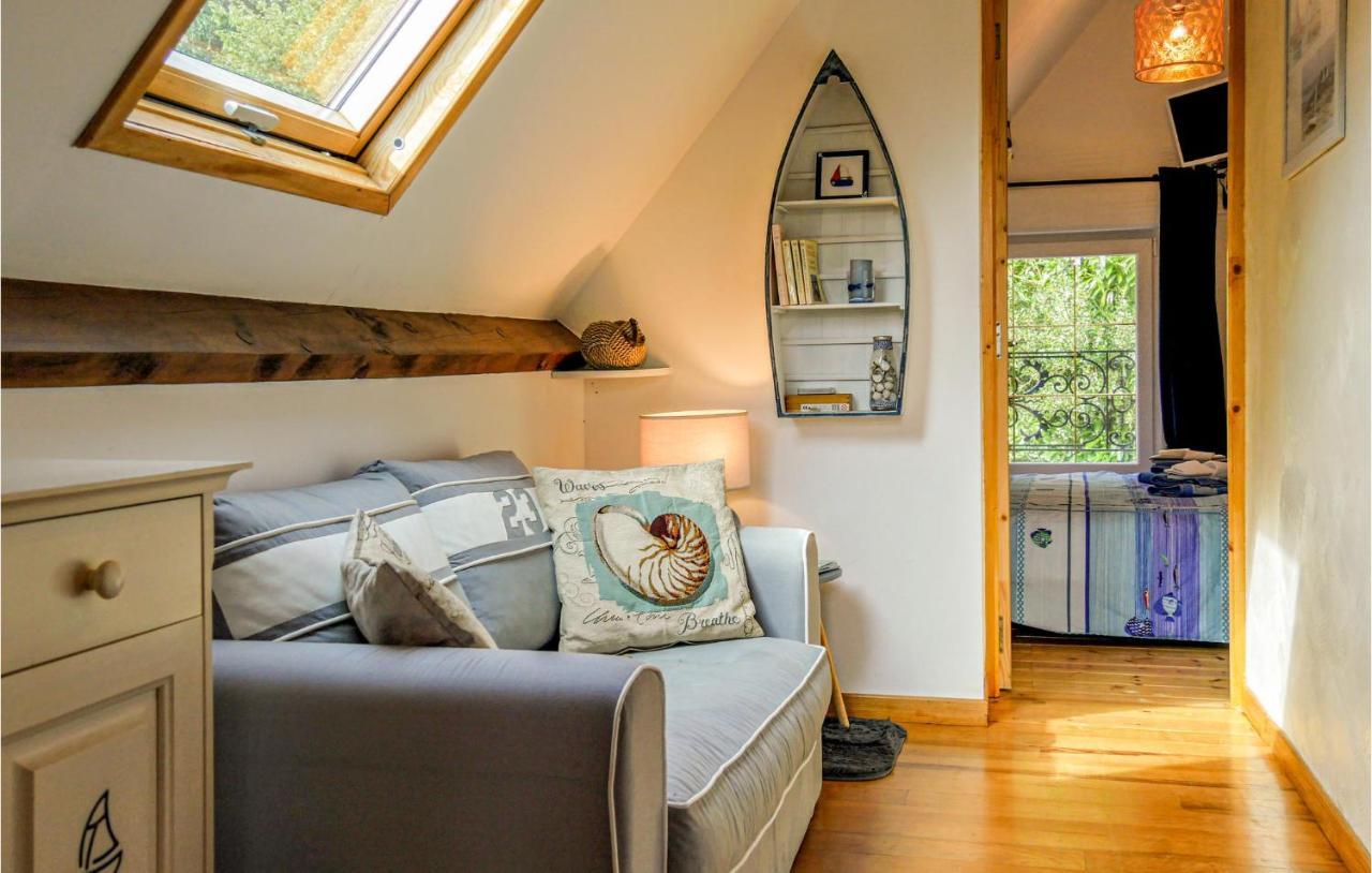 Awesome Apartment In Vasteville With Kitchenette Extérieur photo
